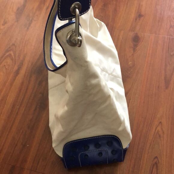 TOD’S Royal Blue and ivory handbag with leather trim. - Picture 4 of 16